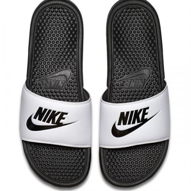 NIKE - nike ベナッシ 白黒 28cm 新品未使用 即購入OK サンダルの通販