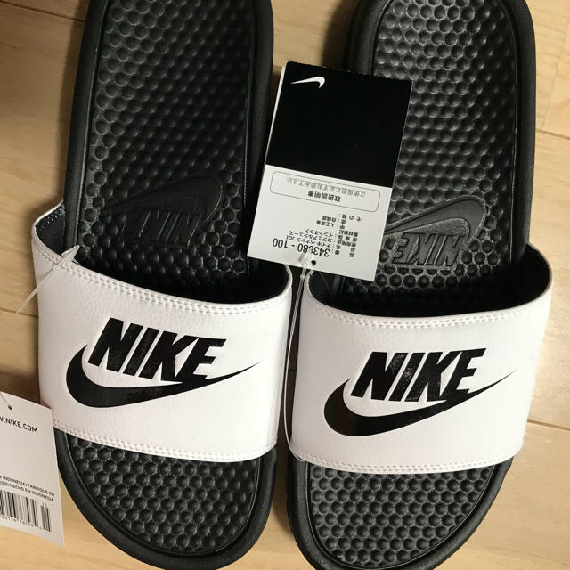 NIKE - nike ベナッシ 白黒 28cm 新品未使用 即購入OK サンダルの通販