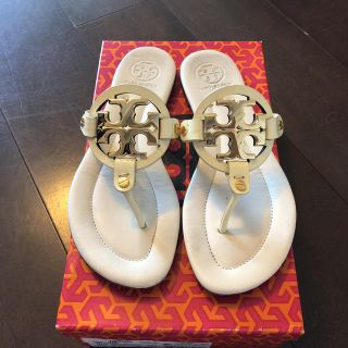 トリーバーチ(Tory Burch)のTORY BURCH 白ペタンコサンダル♡(サンダル)