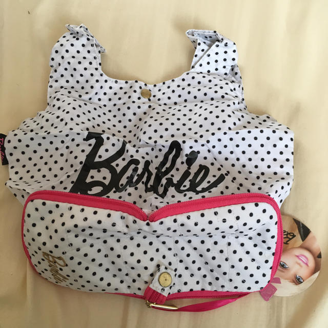 Barbie(バービー)のBarbie ポーチ 小物入れ バッグ レディースのファッション小物(ポーチ)の商品写真