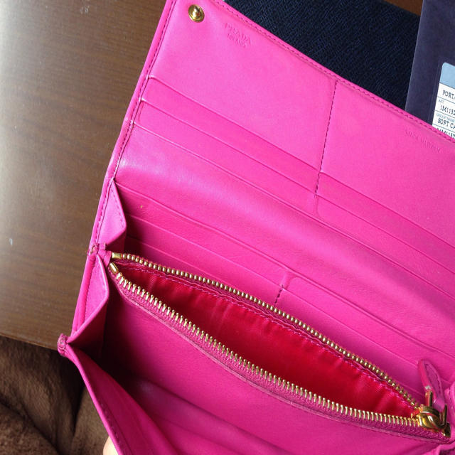 PRADA(プラダ)のPRADA 長財布 ピンク レディースのファッション小物(財布)の商品写真