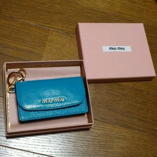 ミュウミュウ(miumiu)の超美品☆☆miumiuカードケース(名刺入れ/定期入れ)