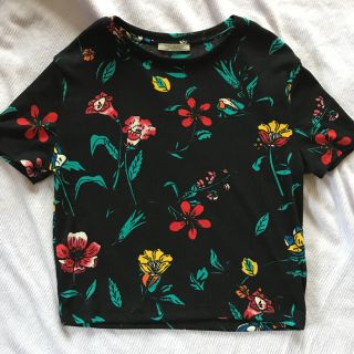 ザラ(ZARA)の【ピスタチオ様専用】ZARA 花柄トップス(カットソー(半袖/袖なし))