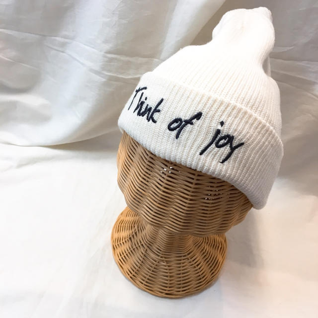 SNIDEL(スナイデル)のsnidel スナイデル ロゴニット帽 ニットキャップ オフホワイト 美品 レディースの帽子(ニット帽/ビーニー)の商品写真