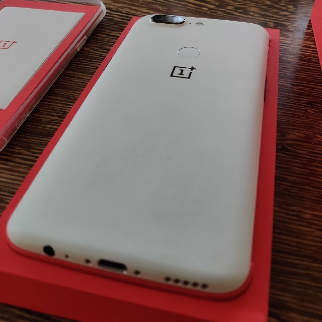 値下げ！oneplus 5t 8GB 128GB サンドストーンホワイト