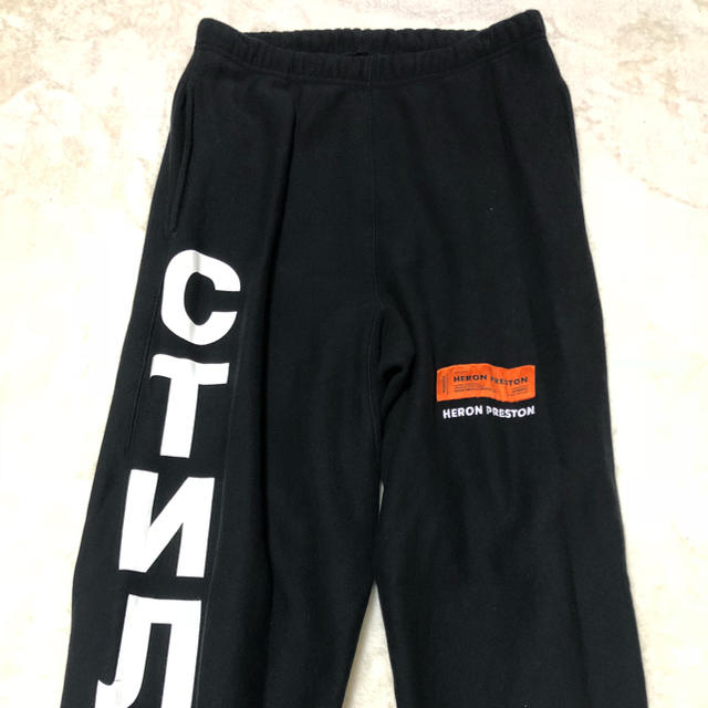 OFF-WHITE(オフホワイト)のheron preston スウェットパンツ 国内正規品 メンズのパンツ(その他)の商品写真