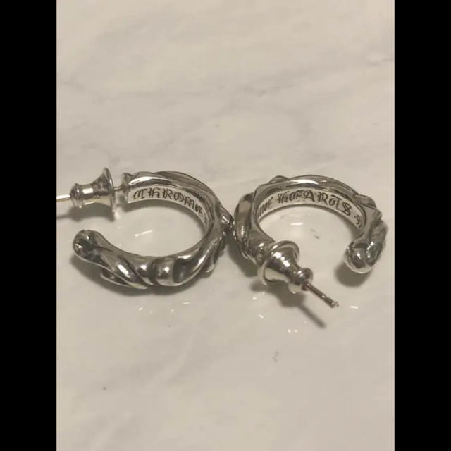 Chrome Hearts(クロムハーツ)のクロムハーツ スクロール 値下げ メンズのアクセサリー(ピアス(両耳用))の商品写真