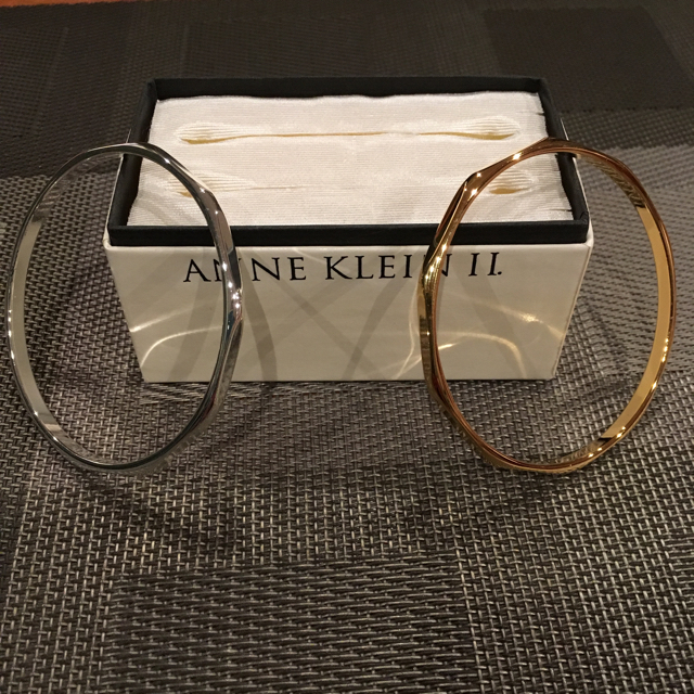 ANNE KLEIN(アンクライン)のANNE  KLEIN Ⅱ  バングル   新品✨ レディースのアクセサリー(ブレスレット/バングル)の商品写真