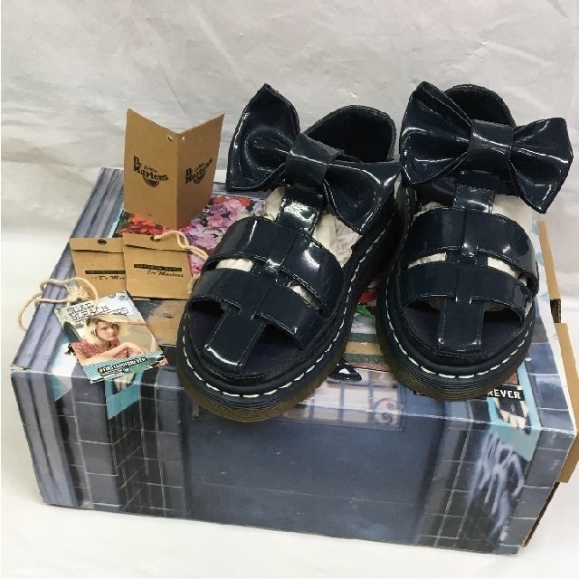 Dr.Martens(ドクターマーチン)のドクターマーチン AGGY BOW SANDAL リボンサンダル スリッポン レディースの靴/シューズ(サンダル)の商品写真