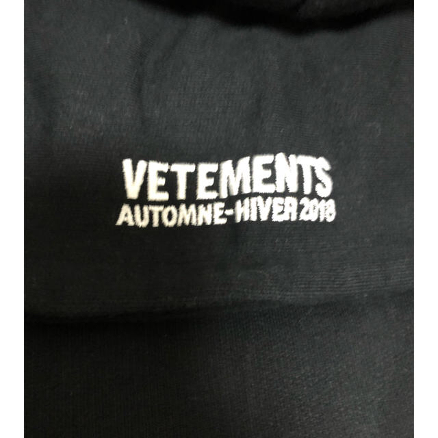 vetements メタルロゴ フーディー Sサイズ 確実正規品 メンズのトップス(パーカー)の商品写真