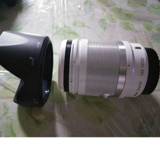 ニコン(Nikon)のNikon　1　Nikor 10〜100mm ホワイト　美品(レンズ(ズーム))