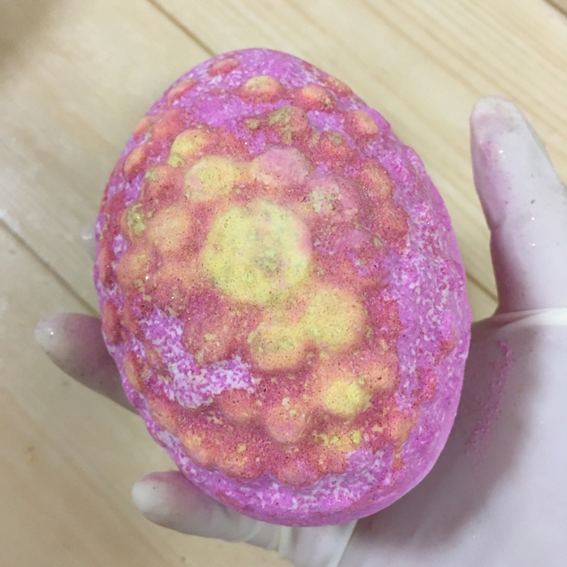 LUSH(ラッシュ)の茶宝珠 専用ページ コスメ/美容のボディケア(入浴剤/バスソルト)の商品写真