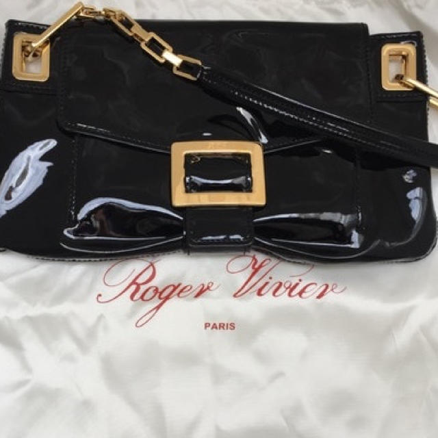 ROGER VIVIER(ロジェヴィヴィエ)の【Roger Vivier】 ロジェヴィヴィエ パテント バッグ 黒 ゴールド レディースのバッグ(ハンドバッグ)の商品写真