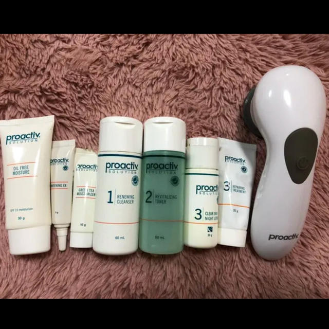 proactiv(プロアクティブ)のプロアクティブ セット 電動洗顔ブラシ スマホ/家電/カメラの美容/健康(フェイスケア/美顔器)の商品写真