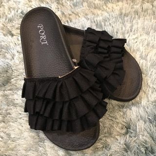 ザラ(ZARA)のフリルオシャレサンダル新品birthdaybashナルシス ZARA(サンダル)