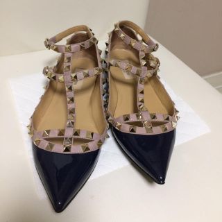 ヴァレンティノ(VALENTINO)のヴァレンティノ  ロックスタッズ  フラット  ネイビー(ハイヒール/パンプス)