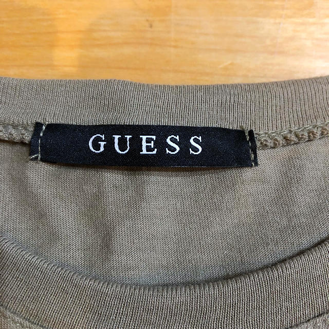 GUESS(ゲス)のGUESS カーキTシャツ レディースのトップス(Tシャツ(半袖/袖なし))の商品写真