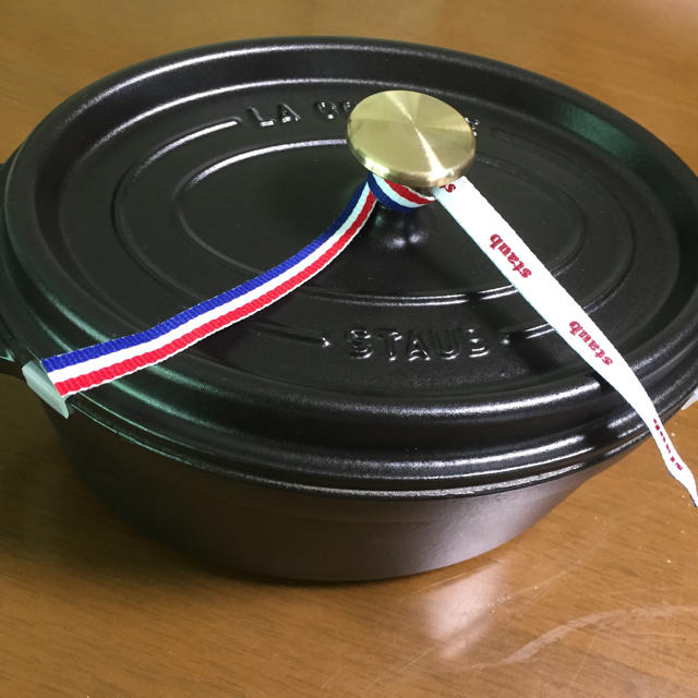 STAUB(ストウブ)のStaub ストウブ ピコココット オーバル 23cm  インテリア/住まい/日用品のキッチン/食器(鍋/フライパン)の商品写真