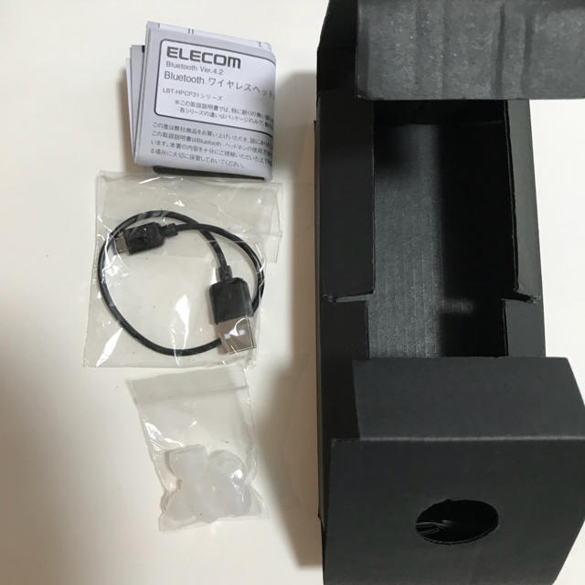 ELECOM(エレコム)のELECOM ワイヤレスイヤホン スマホ/家電/カメラのオーディオ機器(ヘッドフォン/イヤフォン)の商品写真