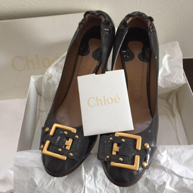 Chloe(クロエ)の大幅値下げ 夏セール クロエ  エナメル  パテント  パンプス  グレー レディースの靴/シューズ(ハイヒール/パンプス)の商品写真