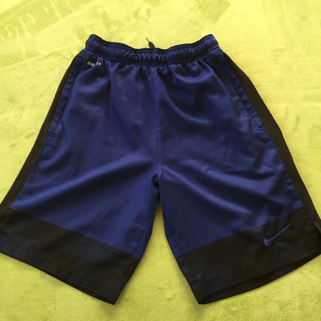 NIKE(ナイキ)の今だけ値下げ！子ども用NIKE DRI-FIT  ハーフパンツ キッズ/ベビー/マタニティのキッズ服男の子用(90cm~)(パンツ/スパッツ)の商品写真