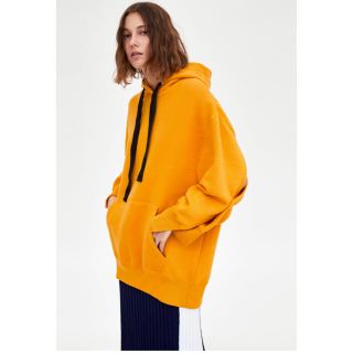 ザラ(ZARA)の新品☆ZARA ザラ フード付きスウェット パーカー トップス(トレーナー/スウェット)