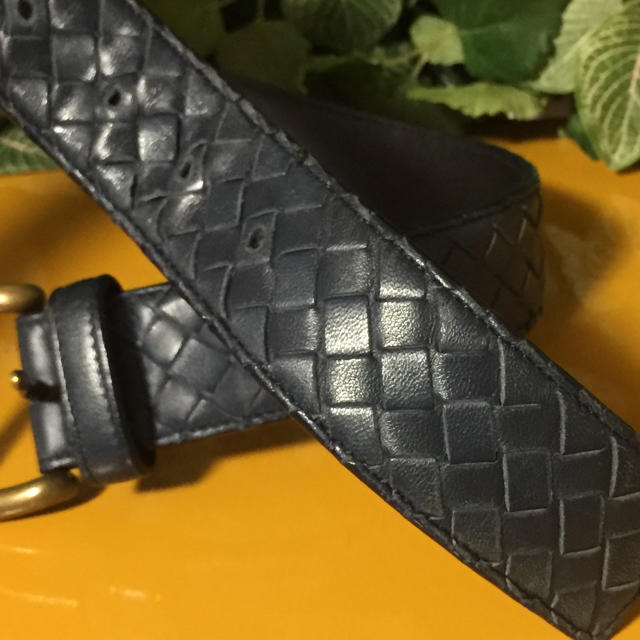 Bottega Veneta(ボッテガヴェネタ)の即購入OK! ボッテガヴェネタ レザー ベルト イントレチャート メンズ 黒 メンズのファッション小物(ベルト)の商品写真