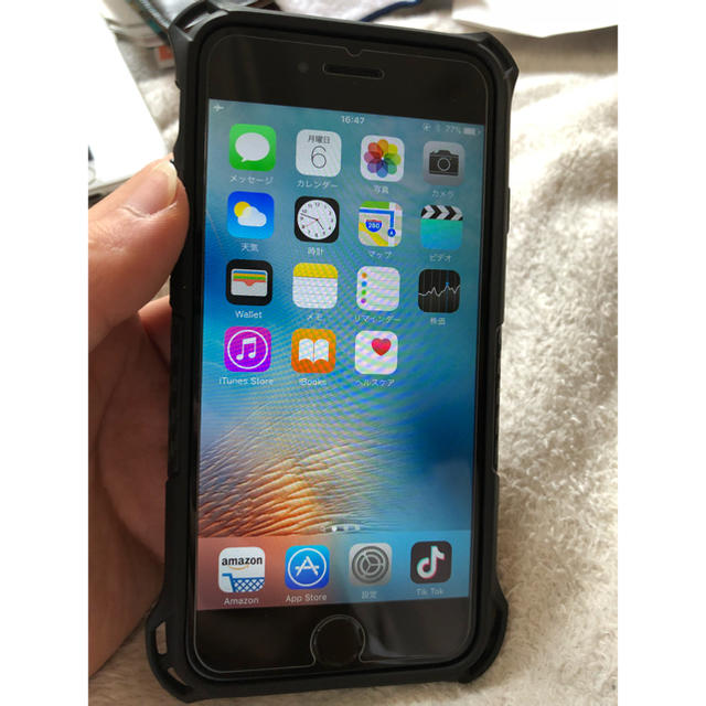 iPhone(アイフォーン)のiphone 6 64gb au スマホ/家電/カメラのスマートフォン/携帯電話(スマートフォン本体)の商品写真