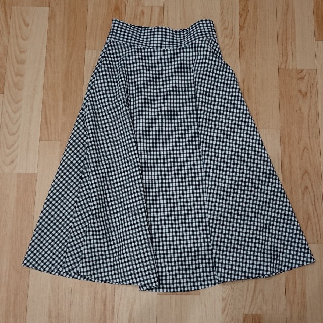 GU(ジーユー)のGU フレアミディスカート ギンガムチェック M レディースのスカート(ひざ丈スカート)の商品写真