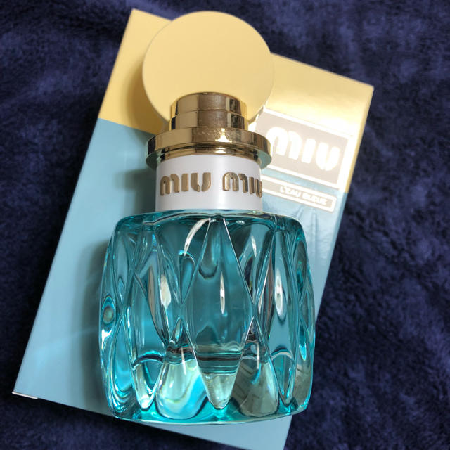 miumiu(ミュウミュウ)のmiumiu オードパルファム 30ml コスメ/美容の香水(香水(女性用))の商品写真