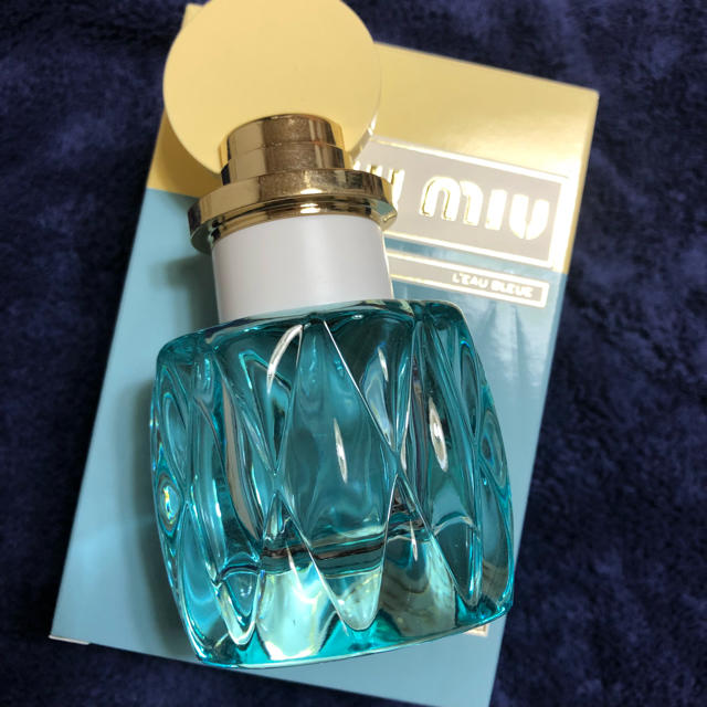 miumiu(ミュウミュウ)のmiumiu オードパルファム 30ml コスメ/美容の香水(香水(女性用))の商品写真