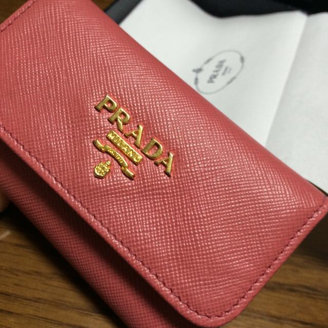 PRADA(プラダ)のPRADAのキーケースです。 レディースのファッション小物(キーホルダー)の商品写真