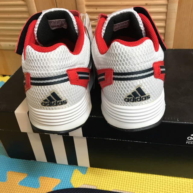 adidas(アディダス)のアディダス スニーカー  新品 レディースの靴/シューズ(スニーカー)の商品写真