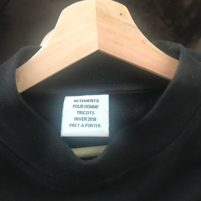 VETEMENTS Embloidered Sweat shirt 専用 メンズのトップス(スウェット)の商品写真