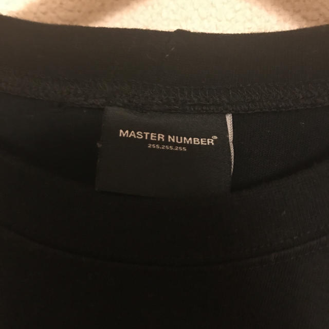 master number スリットT メンズのトップス(Tシャツ/カットソー(半袖/袖なし))の商品写真