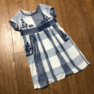 ザラキッズ(ZARA KIDS)の【着画有り】zara 刺繍ワンピース 110(ワンピース)