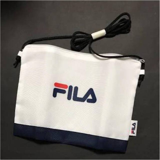 FILA(フィラ)の【雑誌】セブンティーン 8月号【付録】FILA　ロゴサコッシュ♪《未開封》 レディースのファッション小物(ポーチ)の商品写真