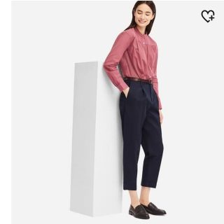 ユニクロ(UNIQLO)のアンクルテーパードパンツ(チノパン)