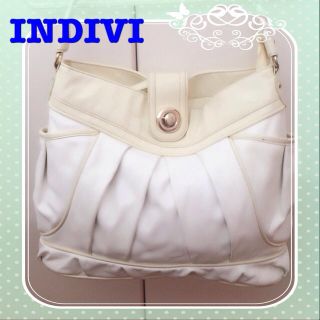 インディヴィ(INDIVI)のINDIVI♡ホワイトバッグ(ショルダーバッグ)