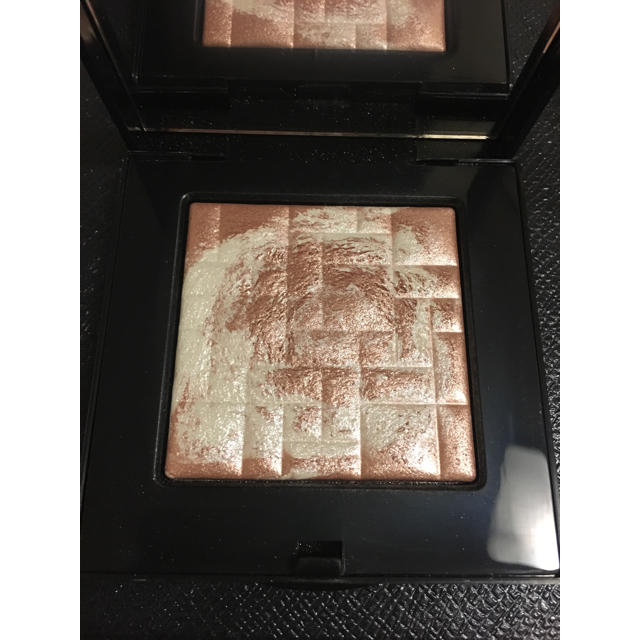 BOBBI BROWN(ボビイブラウン)のボビィブラウン ハイライト コスメ/美容のベースメイク/化粧品(フェイスパウダー)の商品写真