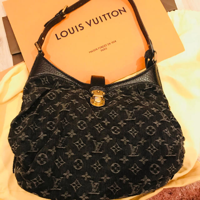 LOUIS VUITTON(ルイヴィトン)のデニム レディースのバッグ(ショルダーバッグ)の商品写真