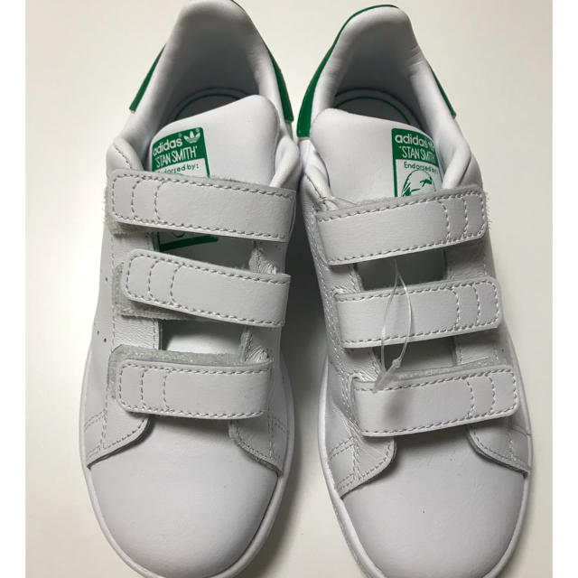 adidas(アディダス)のadidas スタンスミス キッズ キッズ/ベビー/マタニティのキッズ靴/シューズ(15cm~)(スニーカー)の商品写真