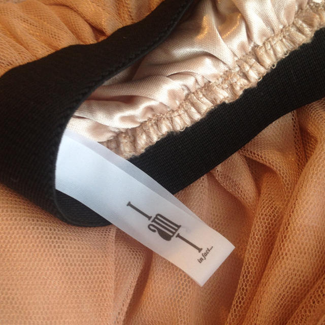 I am I(アイアムアイ)のベージュピンクのチュールスカート レディースのスカート(ロングスカート)の商品写真