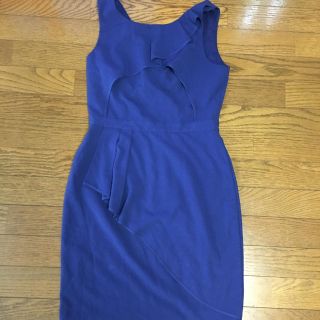 ビーシービージーマックスアズリア(BCBGMAXAZRIA)のドレース 中古(ひざ丈ワンピース)