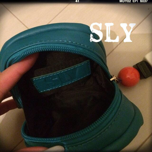SLY(スライ)のSLY フリンジポーチ レディースのファッション小物(ポーチ)の商品写真