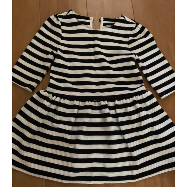 babyGAP(ベビーギャップ)のbabyGAP ストライプワンピ 100 キッズ/ベビー/マタニティのキッズ服女の子用(90cm~)(ワンピース)の商品写真