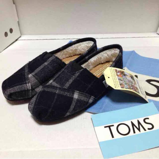 ちゃぽ様専用★22.5正規品TOMS黒 レディースの靴/シューズ(スニーカー)の商品写真