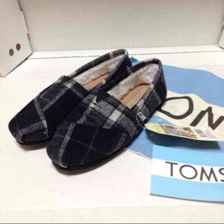 23.0正規品TOMS秋冬黒wool(スニーカー)