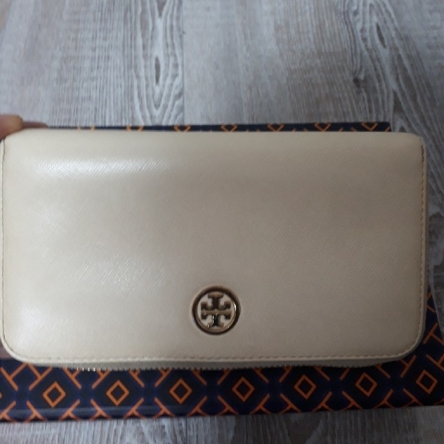 Tory Burch(トリーバーチ)の【良好】TORY BURCH トリーバーチ　ホワイトベージュ  レディースのファッション小物(財布)の商品写真