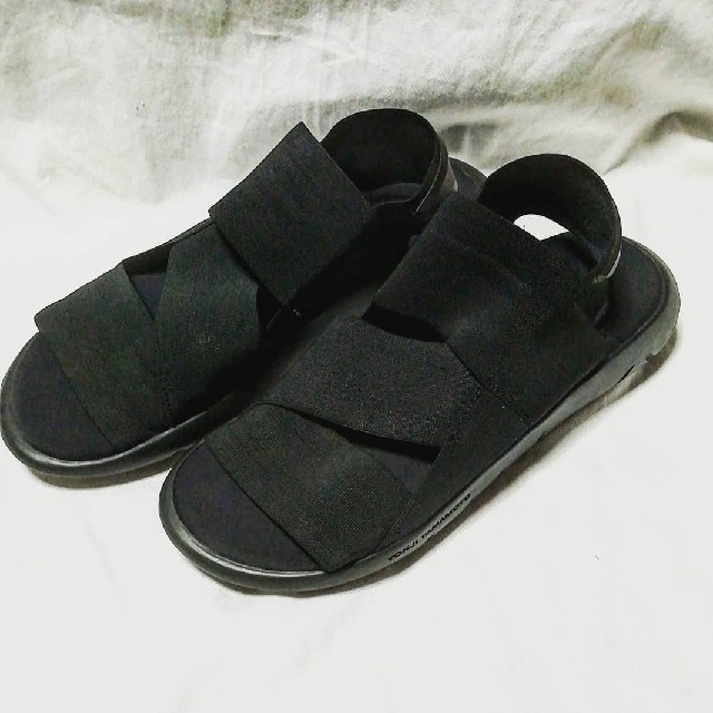Y-3(ワイスリー)のY-3 QASA sandal adidas yohji yamamoto メンズの靴/シューズ(サンダル)の商品写真